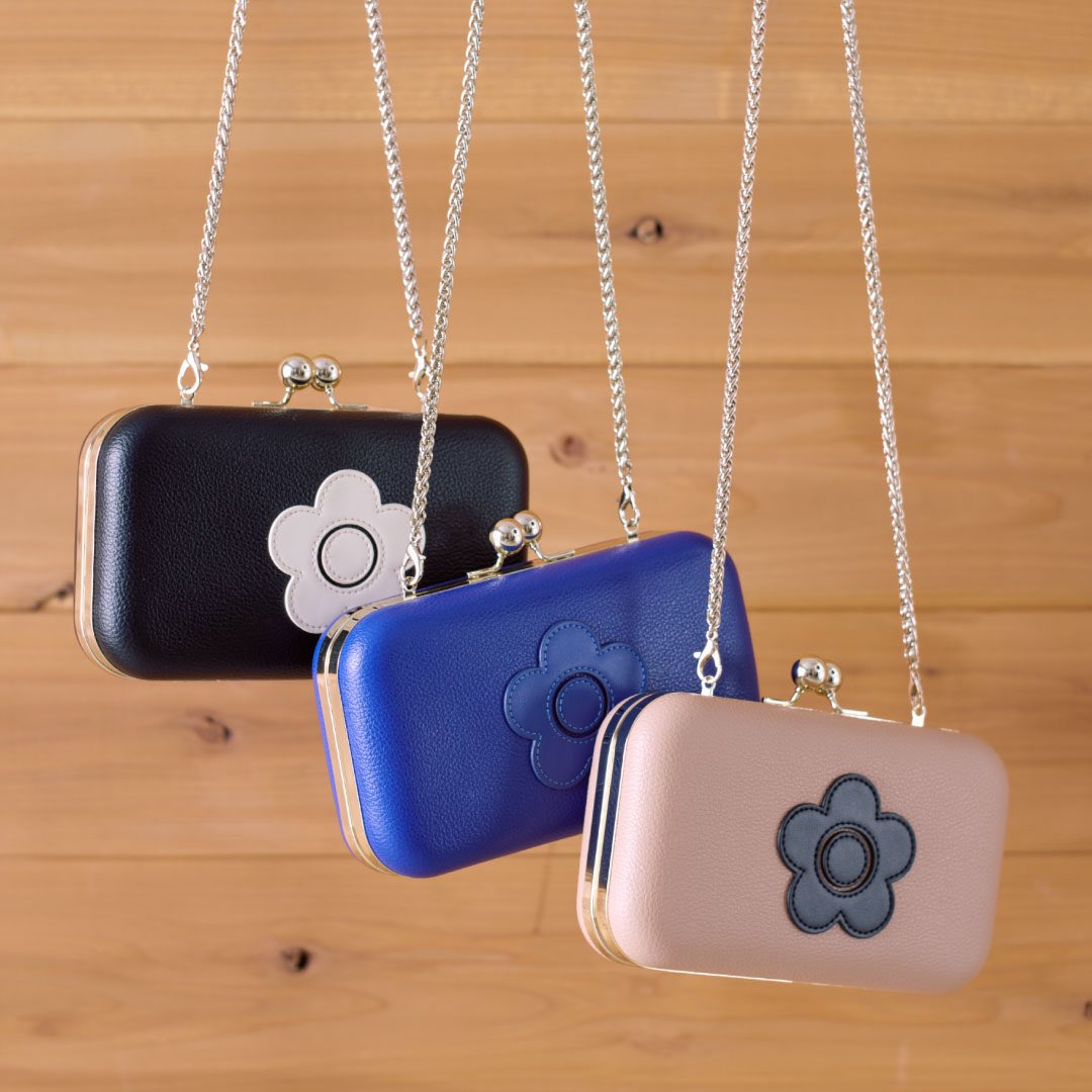 新品　マリークワント　デイジーハードがま口ショルダー　ブラック　ネイビー　2個 新品 マリークワント デイジーハードがま口ショルダー ブラック