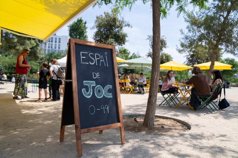 ♟️ Vine a l’Espai de Joc 0-99 de la Clariana del Parc de les Glòries! Els divendres, els dissabtes i els diumenges, es presten jocs per a totes les edats i per a tots els gustos per a viure una jornada divertida i engrescadora!

ℹ️ Tots els detalls a ajuntament.barcelona.cat/educacio/ca/es…