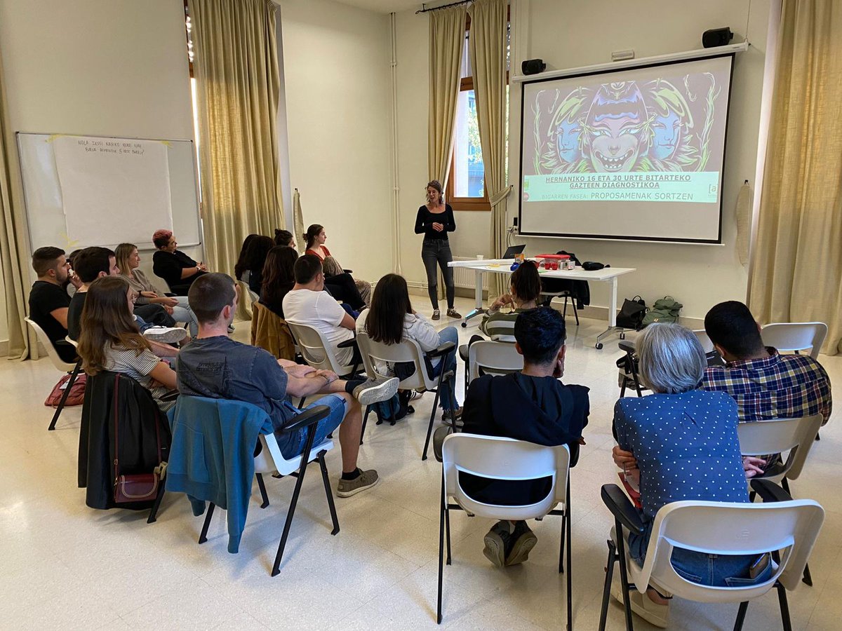 Hernaniko gazteria diagnostikoa osatzeko, aste honetan aurrez aurreko saioetan elkartu gara 16-30 urte arteko gazteekin. 

 "Nola imajinatzen duzu zure burua 5 urte barru?" galderatik abiatuta, ekarpen eta hausnarketa interesgarriak jaso ditugu. Eskerrik asko guztiei!