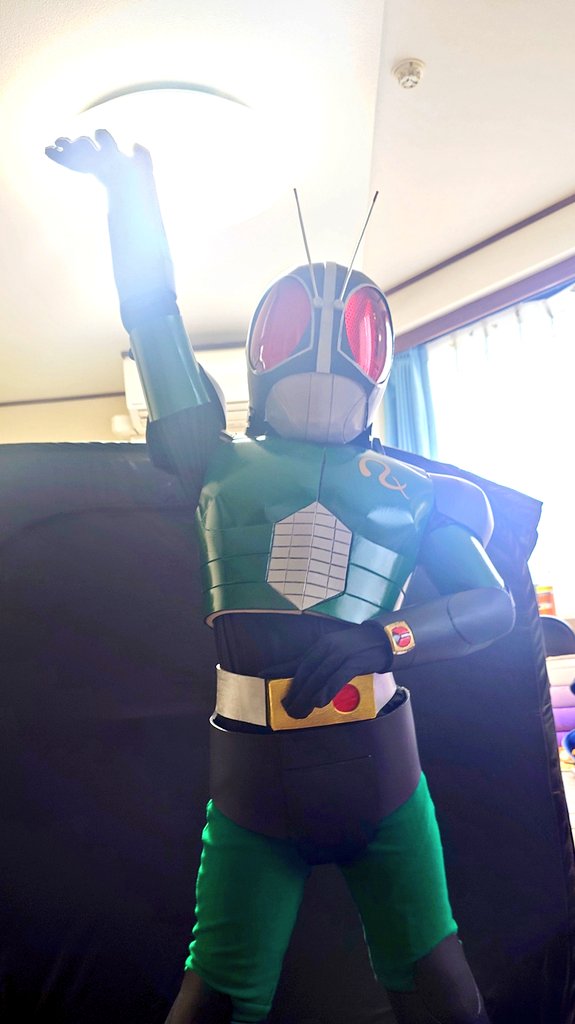 bearkamen's tweet photo. これは太陽の息子！

仮面ライダーブラックR〜X!！

8歳児のコスチューム完成しました😭😭

肘がしっかり曲がる！
腕が真っ直ぐ上がる！パパは感動です（泣） https://t.co/orzXURvllp