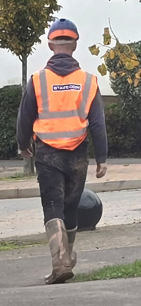 Mal54824173's tweet image. Having some new houses built on my estate so loads of workies about