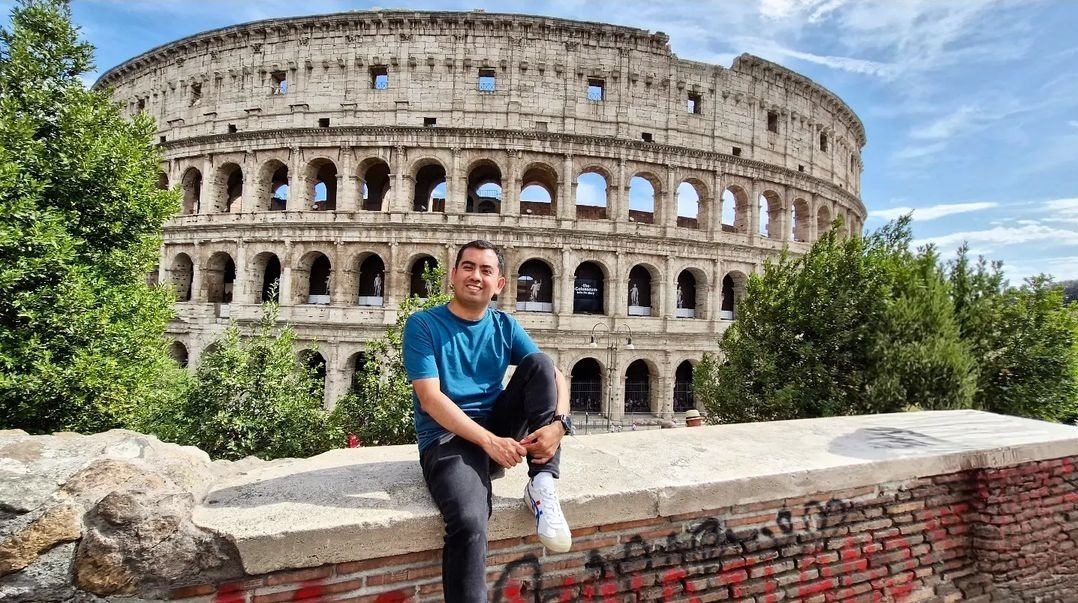 abranchopp's tweet photo. #roma #coliseoromano https://t.co/wvLRaE8tOX
