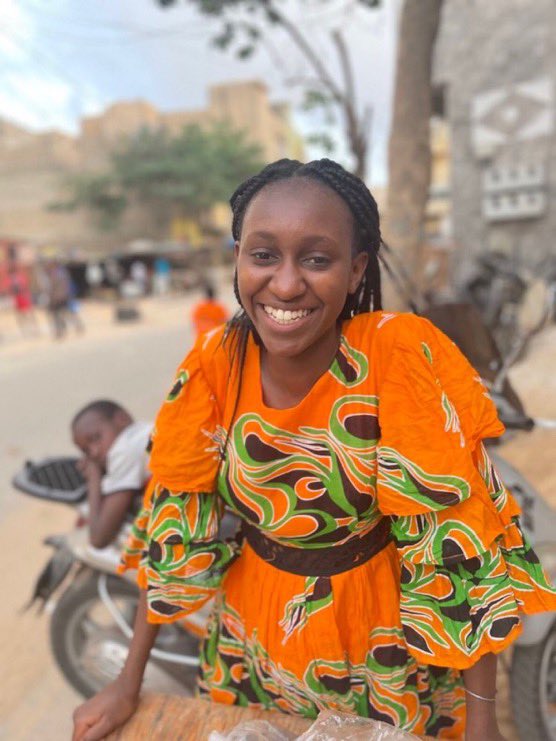 URGENT🚨 Des jours et notre petite Safietou n’est toujours pas rentrée.

Elle a été aperçue hier vers lac rose plage et niagues/niakkul rabs.

À tous les habitants de cette zone, maximum d’attention svp.
Elle porte des baskets rose

Elle s’appelle Safietou Diallo.
 779034541.