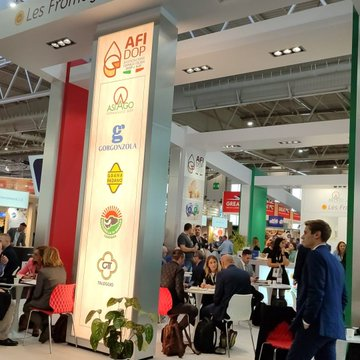 Alpha_Bronze's tweet photo. Thanks for sharing! @Asiago_cheese 
"Thanks you all! Merci a tous!" #SIAL2024 #SIALParis2024 #AsiagoPDO #SialParis #Afidop #Italiancheese https://t.co/c93petdZmm