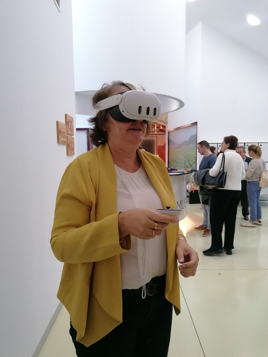 Asteamur (@asteamur) on Twitter photo La semana pasada estuvimos en Jumilla para conocer #BitTheSpectrum y el uso de la #RealidadAumentada y #RealidadVirtual para potenciar habilidades socioemocionales y literarias en estudiantes TEA.
¡Esperamos poder aplicar pronto los resultados de este proyecto de <a href="/DiversSkills/">Skills Divers</a>! La semana pasada estuvimos en Jumilla para conocer #BitTheSpectrum y el uso de la #RealidadAumentada y #RealidadVirtual para potenciar habilidades socioemocionales y literarias en estudiantes TEA.
¡Esperamos poder aplicar pronto los resultados de este proyecto de <a href="/DiversSkills/">Skills Divers</a>!