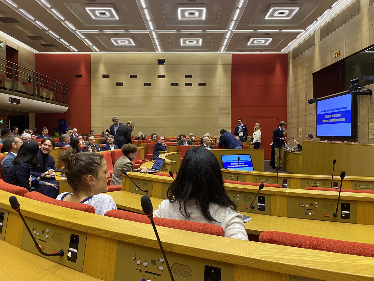 JoergLab's tweet image. Gathering in the French senate to discuss the great potential of extracellular RNA. It’d be most interested to use it to find RNA transporters for organ-specific delivery in RNA medicine. Big thanks to Amy Buck and others for organizing this.