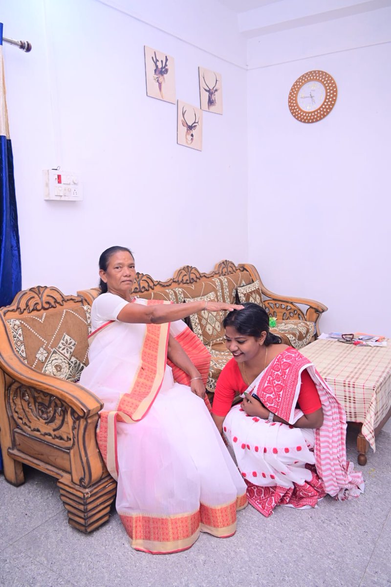 NishaGumla's tweet photo. मां का आशीर्वाद लेकर घर से नॉमिनेशंस के लिए निकल गई।
#JLKM 
#gumla 
#gumlavidhansabha 
#Jharkhand 
@JairamTiger https://t.co/L4MdXPITpE
