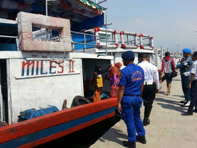 bayangin lu ke Disneyland naik Miles 2 WKWKWKWK