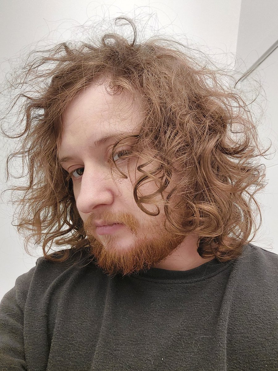 gh0stgr4ft's tweet photo. why is my hair like this https://t.co/spJDkEiYT9