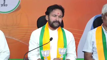airnews_hyd's tweet image. మూసీ పరీవాహక ప్రాంత ప్రజలకు మద్దతుగా భారతీయ జనతాపార్టీ ఆధ్వర్యంలో ఈరోజు ఇందిరా పార్క్‌ వద్ద ధర్నా చేపట్టనున్నారు. ఈ ధర్నాకు కేంద్ర మంత్రులు కిషన్‌ రెడ్డి, బండి సంజయ్‌ హాజరయ్యారు. #MusiRiver #MusiRiverfrontDevelopment @kishanreddybjp @bandisanjay_bjp @BJP4Telangana