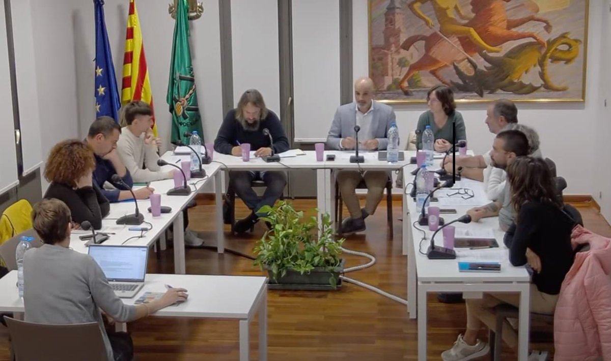 📌Ja podeu recuperar el ple municipal d’ahir dijous que es va celebrar a l’Ajuntament de Campdevànol

👉🏻El ple va servir per aprovar les ordenances i taxes pel 2025

🖥️El podeu veure en aquests dos enllaços:

◾️1a part: bit.ly/3Uj87da
▪️2a part: bit.ly/3NFUPnm