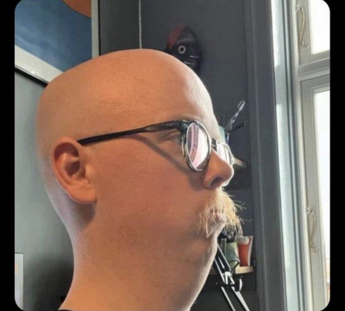 .<a href="/LetsHugoYT/">LetsHugo</a> du in dem Paralleluniversum in dem du auf <a href="/flyinguwe/">Flying Uwe</a> gehört hast und ne Glatze gemacht hast