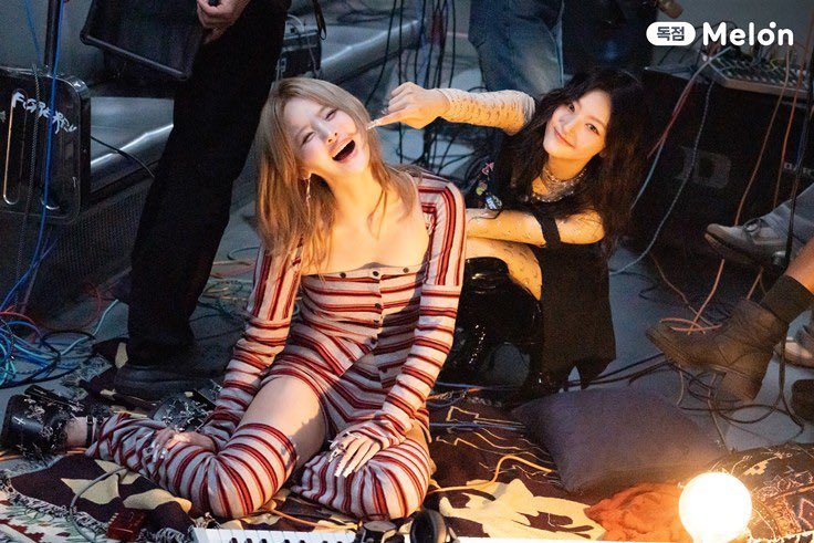 sum’ fashion of me with sincere smile. ♡ happy pill of the day ꒰ ྀི >⸝⸝⸝< ྀི꒱ *𝘀𝗺𝗶𝗹𝗲𝘆 𝗲𝘆𝗲𝘀* i'll always share the positive energy i have with you guys by doing the things i lovie—y! 🧚‍♀️🌙