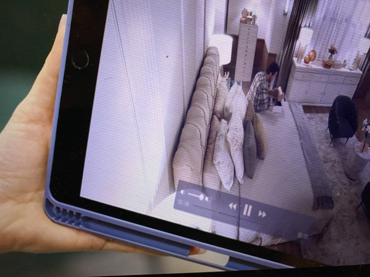 #Aidé se da cuenta que #Tino estuvo revisando sus cosas en su recamara #Papásporconveniencia 😅 <a href="/JoseRon3/">José Ron</a> <a href="/AriDiazz/">Ariadne Díaz ✨</a>