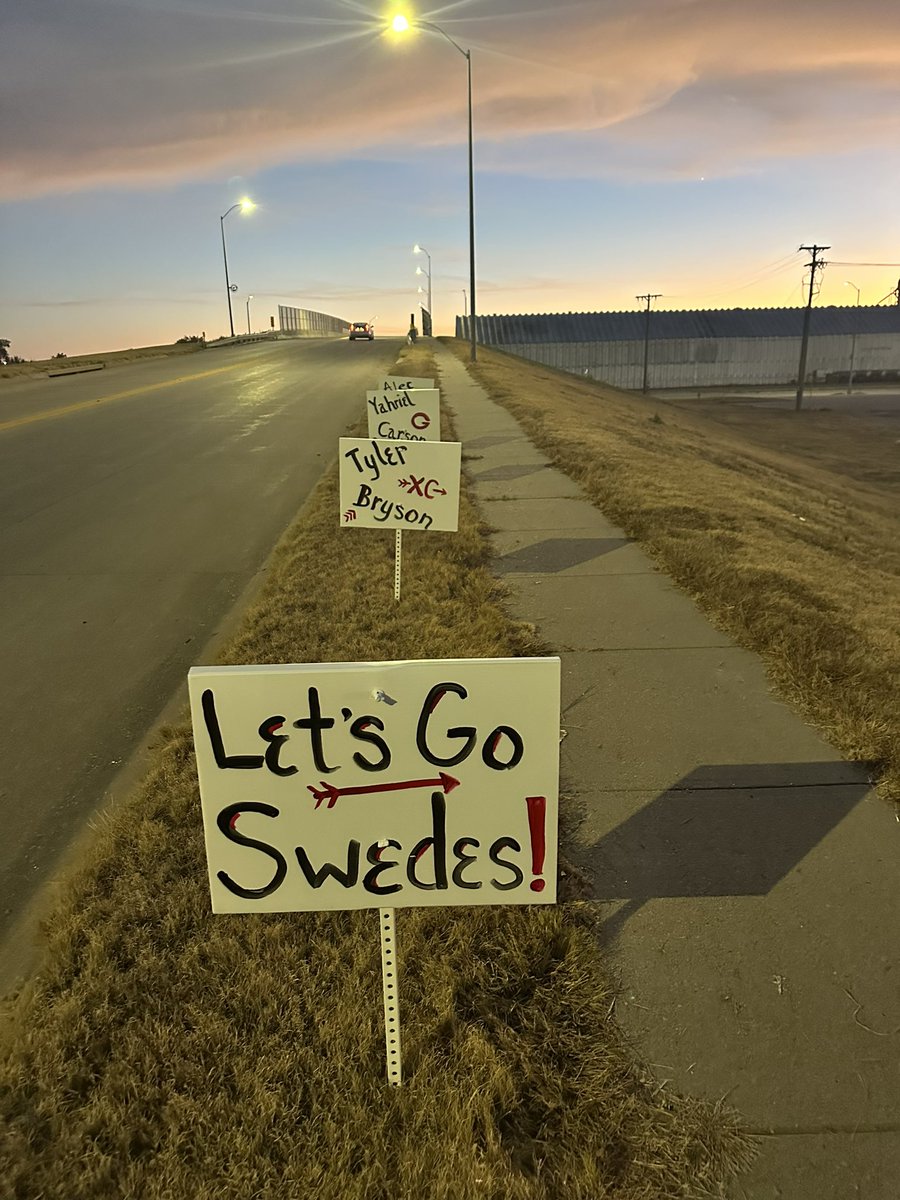 One man’s seed corn signs are a crazy mom’s school spirit. (Right <a href="/ReimanAgronomy/">Mark Reiman</a>?!) Bring on state XC tomorrow! 

<a href="/PrepRunningNerd/">Prep Running Nerd</a>