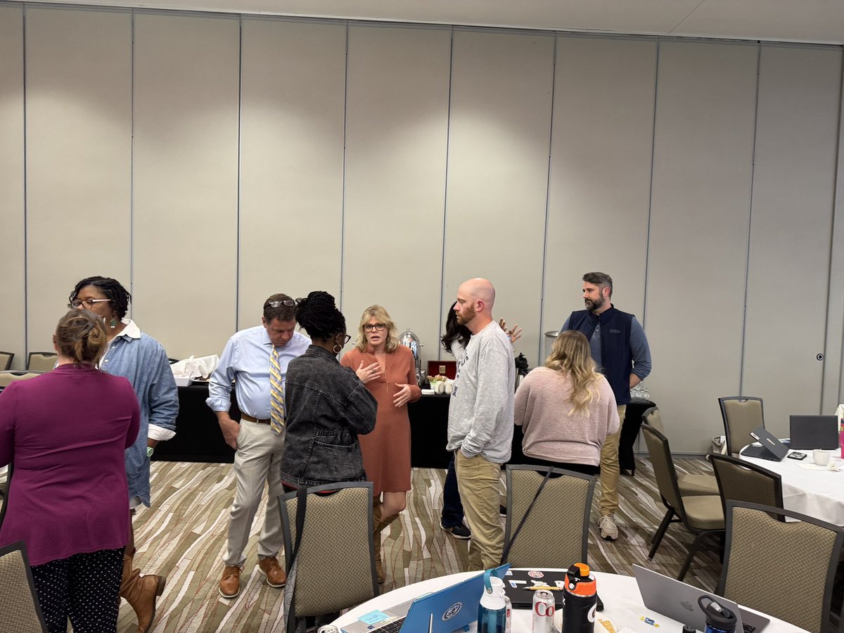 shelia_boozer's tweet image. Our students are worth it! District wide Staff collaboration in action. 💙#Unit4