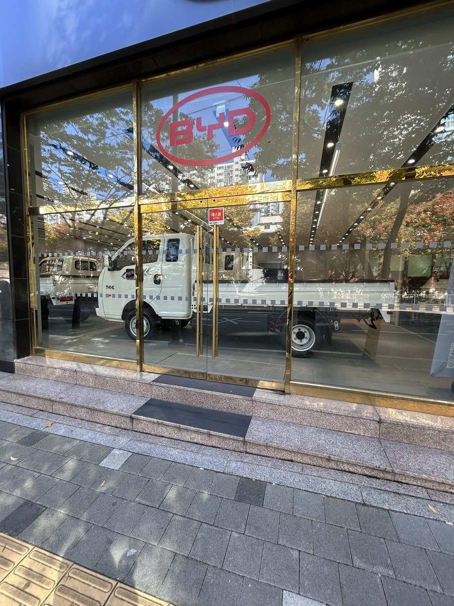 Wandering around Korea alone while my girl works her fancy foreign job is maybe my greatest side quest yet. Might buy truck.