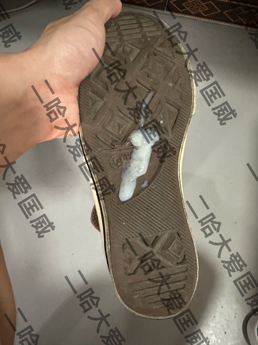 第三更，因为这双鞋和这个妹子相识，一直都想玩，终于如愿了
#匡威 #打胶 #射鞋