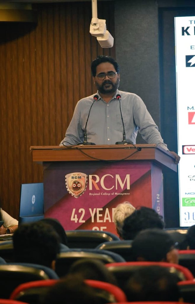 lrmanik's tweet photo. I had a wonderful time sharing how MedTel Healthcare  is reimagining public health through technology with the academic community. I hope it sparked new ideas for their future endeavors!
#Innovation #Entrepreneurship #Academia #medtech https://t.co/MKq41fyYLU