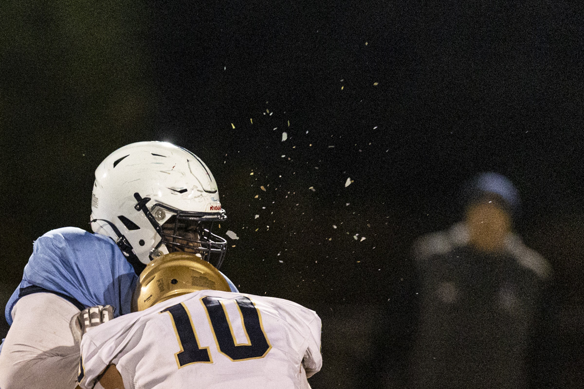 "Gold flakes"
Thursday night high school football, with the South Suburban Blue Conference title on the line. The boys were hitting hard.
Final #Lemont 43 vs #Hillcrest 42.
@hawks4Football <a href="/lemont_football/">Lemont High School Football</a>