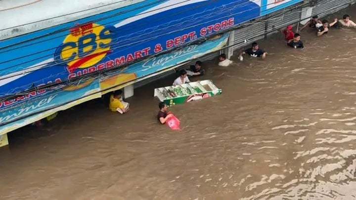 RheaAlaba's tweet photo. Hello everyone, I just want to ask for help, even a little, for my family's food. We really need help right now because we were flooded due to Typhoon Kristen. If anyone is willing to help, I am very hungry, and I have a baby to feed.😭😭🙏🥺 https://t.co/EHxBHKPuKH