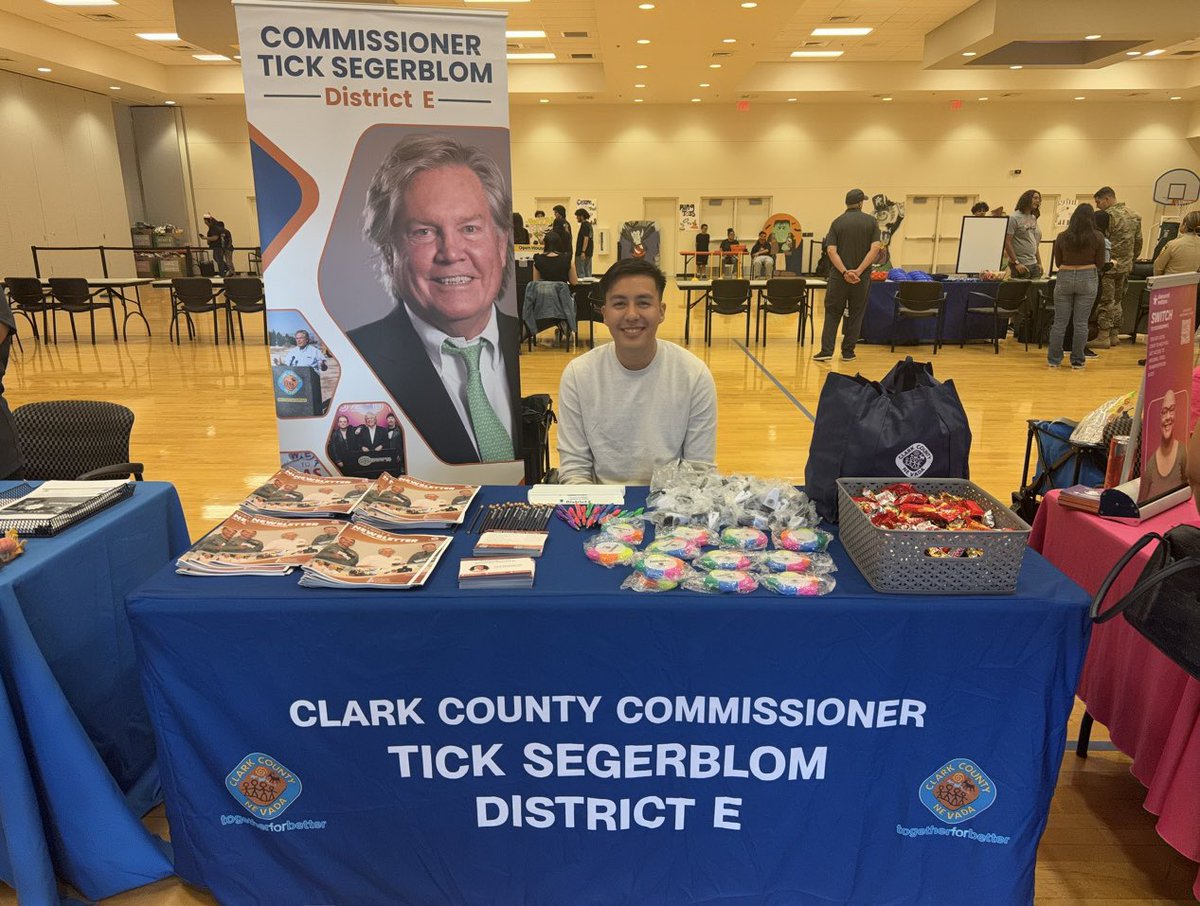 CommishTick's tweet photo. Proud to partner with Councilwoman @OliviaDiazLV at her Fall Festival! 🎉
It was an amazing free community event filled with games, candy, food, and a fantastic pumpkin patch. #TeamTick had a great time connecting with everyone! 🍂 https://t.co/cKjMv5sQbc