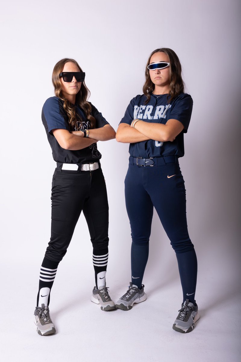 MEDIA DAY!!! 💙

📸: <a href="/nicoklementzos/">nico klementzos</a> 

#Team16 #WeAllRow #D3SB