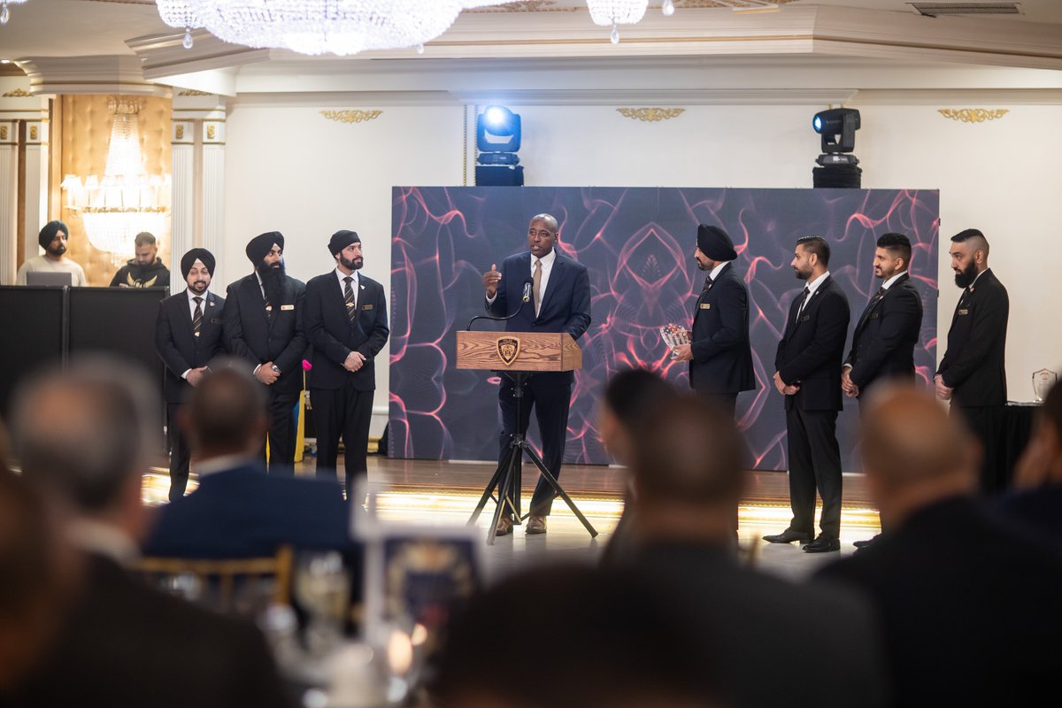 Truly humbled and grateful to have received the Women of the Year Award at the Sikh Officers Association's 3rd Annual Award Gala tonight!

At the NYPD, we deeply appreciate the diversity that our department embodies. The Sikh Officers Association and other fraternal organizations
