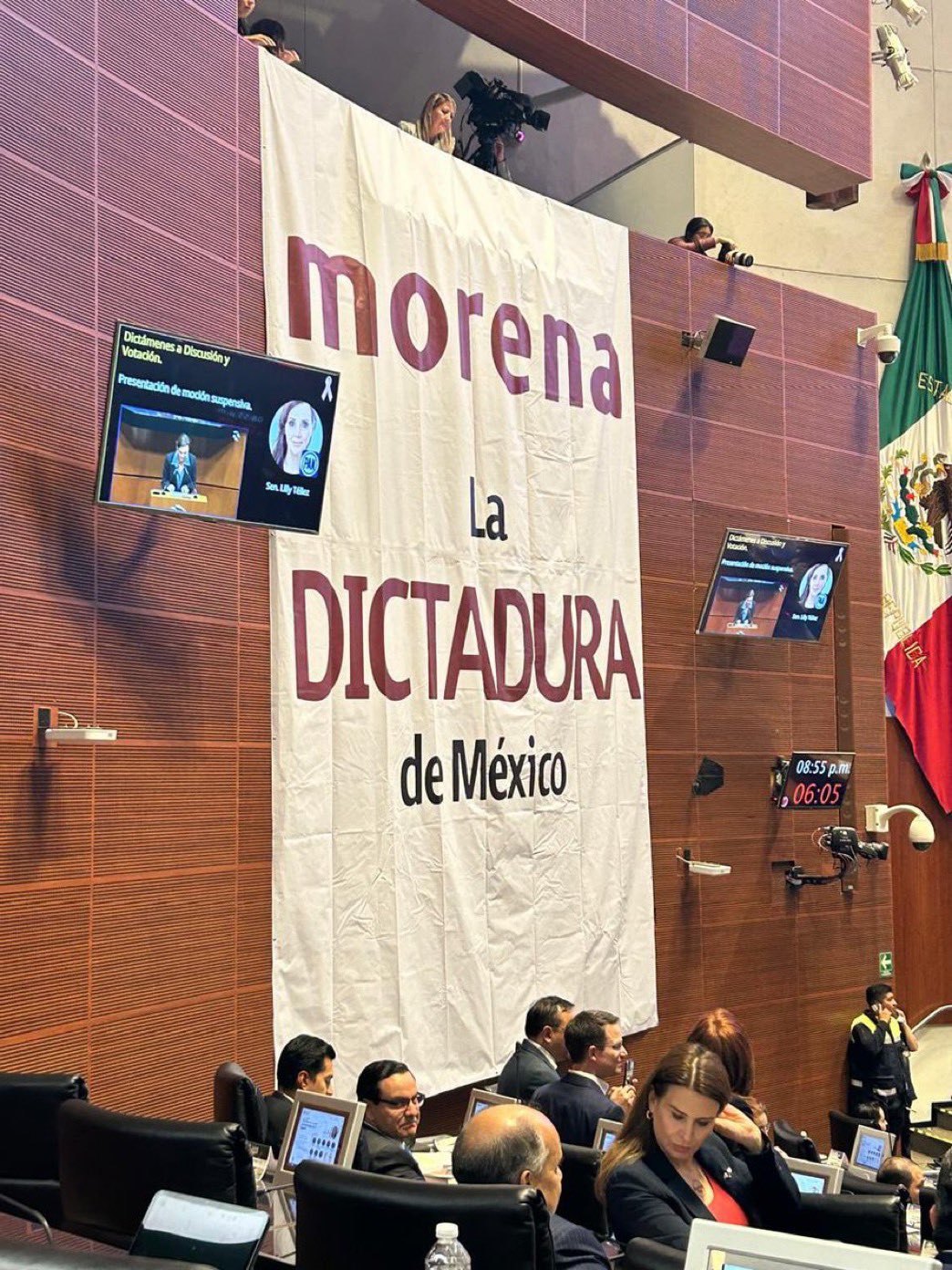 Laura Brugés on X: "Lona en el Senado: “Morena la dictadura de México” https://t.co/J19QVkCgCj" / X