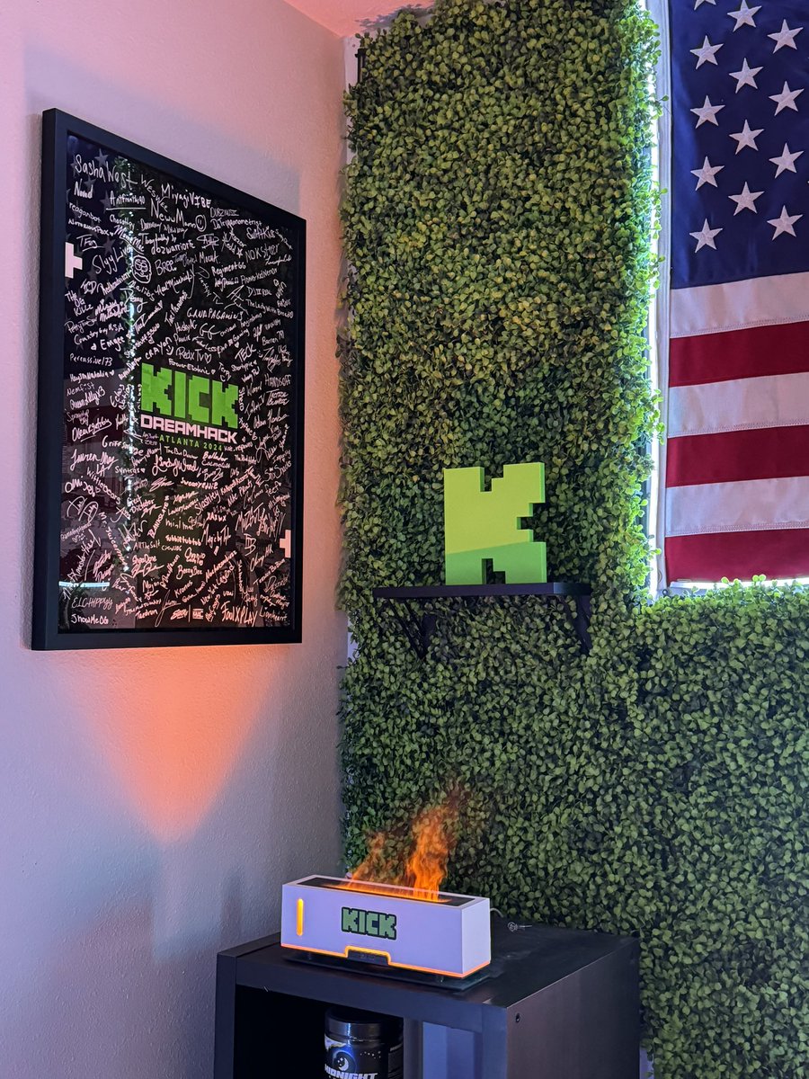 Our Kick corner just got an upgrade! Looks AMAZING! <a href="/StocksGFX/">Stocks Design Co.</a> <a href="/TheMACPrints/">MAC Prints</a> <a href="/KickCommunity/">Kick Community</a>