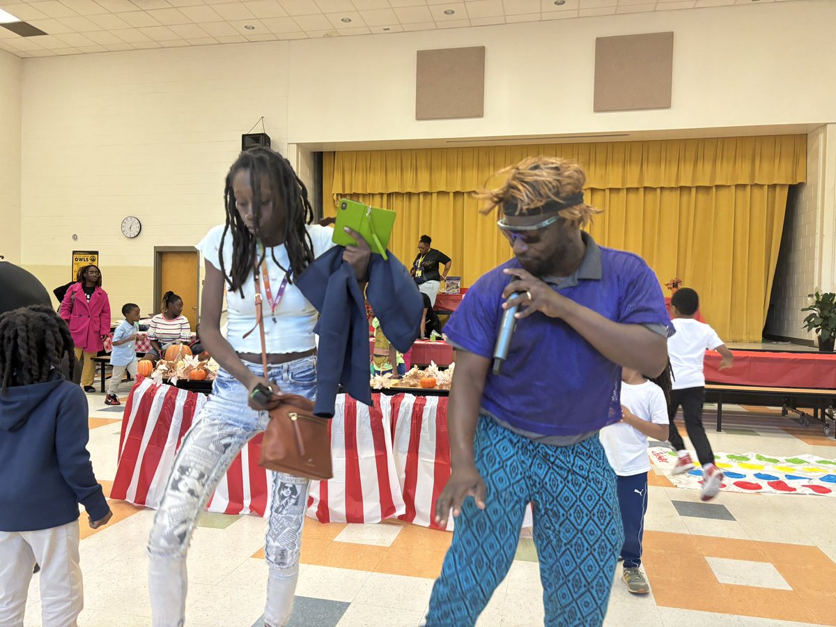 OakViewES's tweet photo. Oh What A Math Night! We had great Circus fun with math! Teachers created excellent games and make and take where parents worked together with their child on math skills.. #OVESMath @OakViewES  @IrisDow73711573 https://t.co/wmQISUtHvC