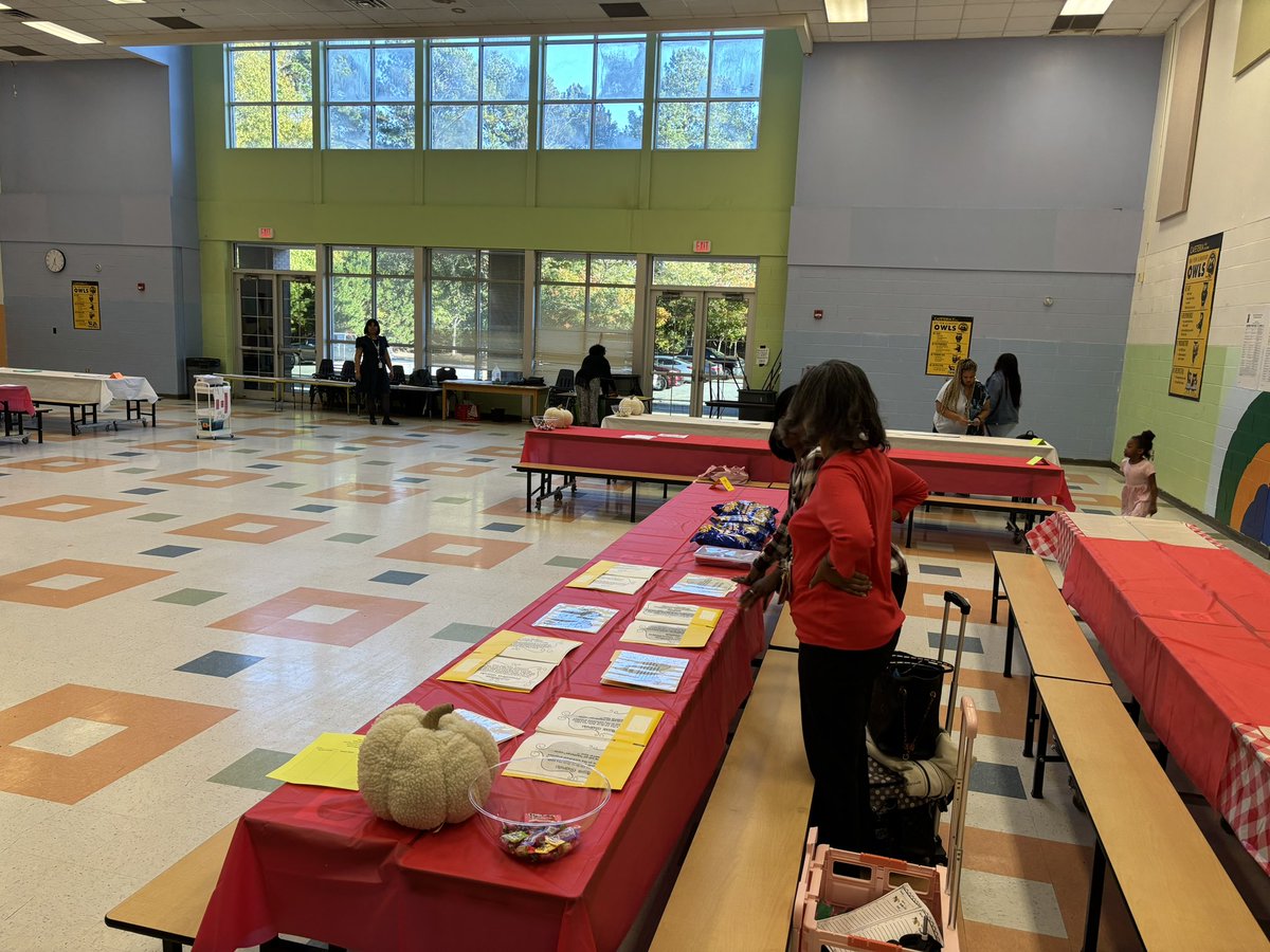OakViewES's tweet photo. Oh What A Math Night! We had great Circus fun with math! Teachers created excellent games and make and take where parents worked together with their child on math skills.. #OVESMath @OakViewES  @IrisDow73711573 https://t.co/wmQISUtHvC
