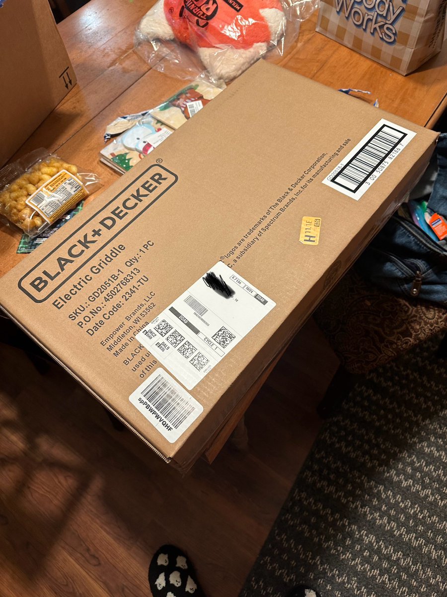 CoolYoure's tweet photo. @amazon you do know it’s Christmas shopping time right?! Because why on earth would you not put this in one of your Amazon boxes?! Cause now my dad knows what he’s getting for Christmas so thanks for that. 🫠 https://t.co/aU7fJzR6Kh