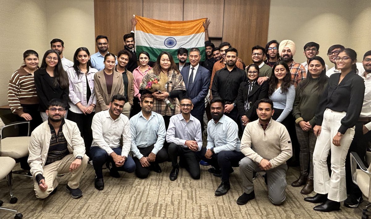 cgivancouver's tweet photo. Consul General @Masarung  interacted with  @thompsonriversu students and alumni in Kamloops! Sharing essential insights on safety, welfare, health, local laws &amp; consular services for newcomers to Canada. Interactive Q&amp;A session sparked meaningful discussions.
@HCI_Ottawa https://t.co/0KnQ9lX8TR