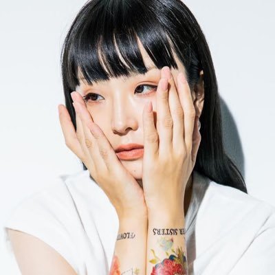 t3nqXjl3g341IeZ's tweet image. #完全に一致ではないが・・・
#ちょっと似てる鴨です
#松田ゆう姫
#千秋