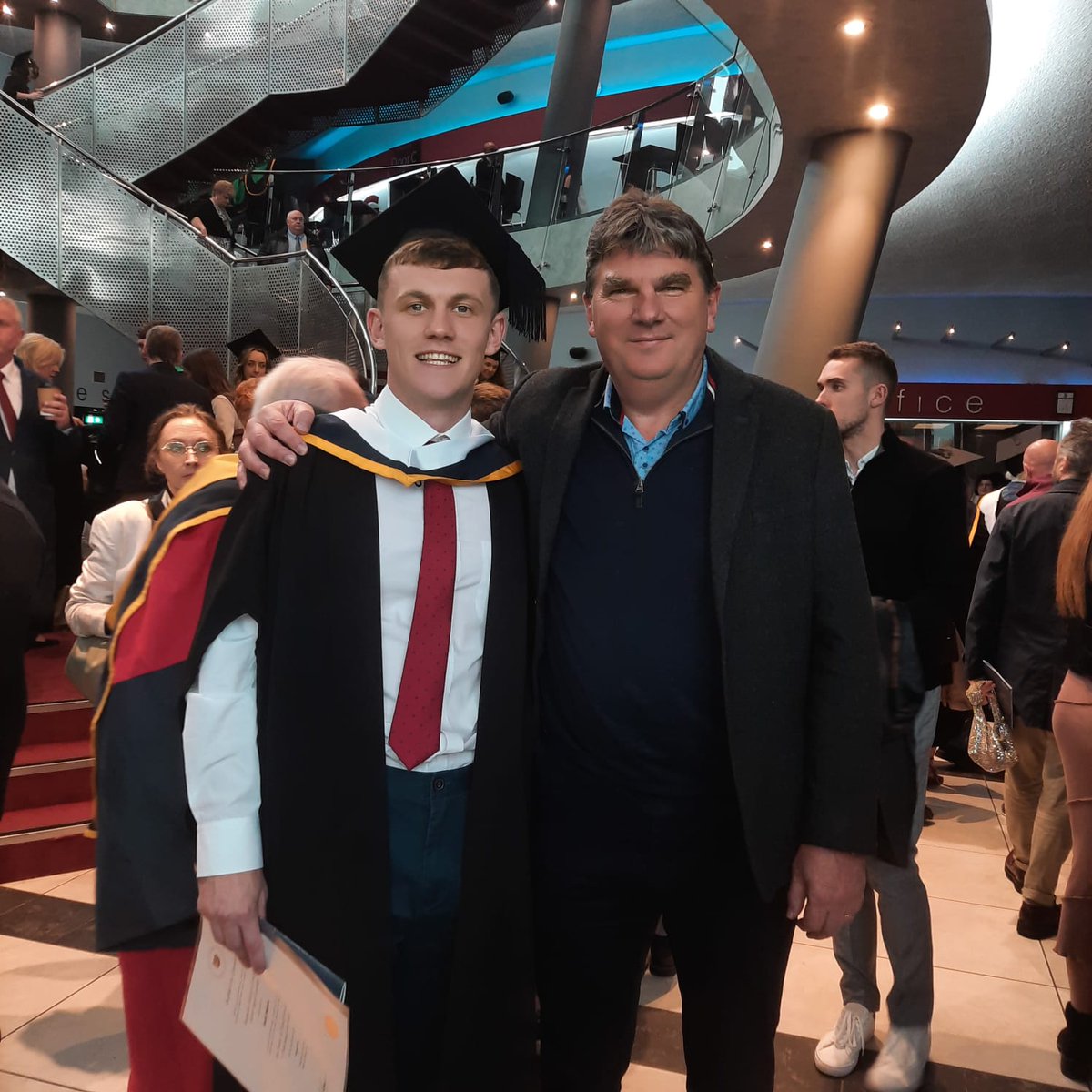 Gearóidín Uí Laighléis tweet media