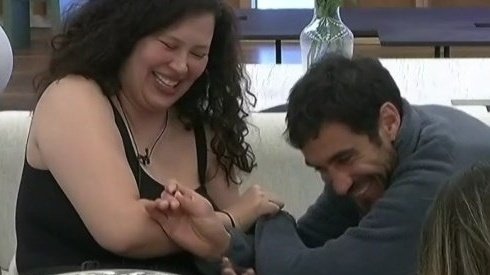choccomani's tweet photo. "A veces daba vueltas por la casa, esperando encontrar a alguien y ese alguien era Michelle"  

Yo me quedé aquí chavas y no me muevan ❤️‍🩹 #Granhermanochv https://t.co/8eiHRzzuI1