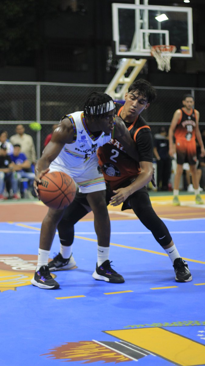 ligadc2020's tweet photo. El Super Ratón de Venezuela, El Chino Windi Graterol, Yohanner Sifontes. 

El Chato Candela se sigue vistiendo de Gala recibiendo a nuestras estrellas de la Selección Nacional de Venezuela 🏀 https://t.co/bhgsBgMOmN