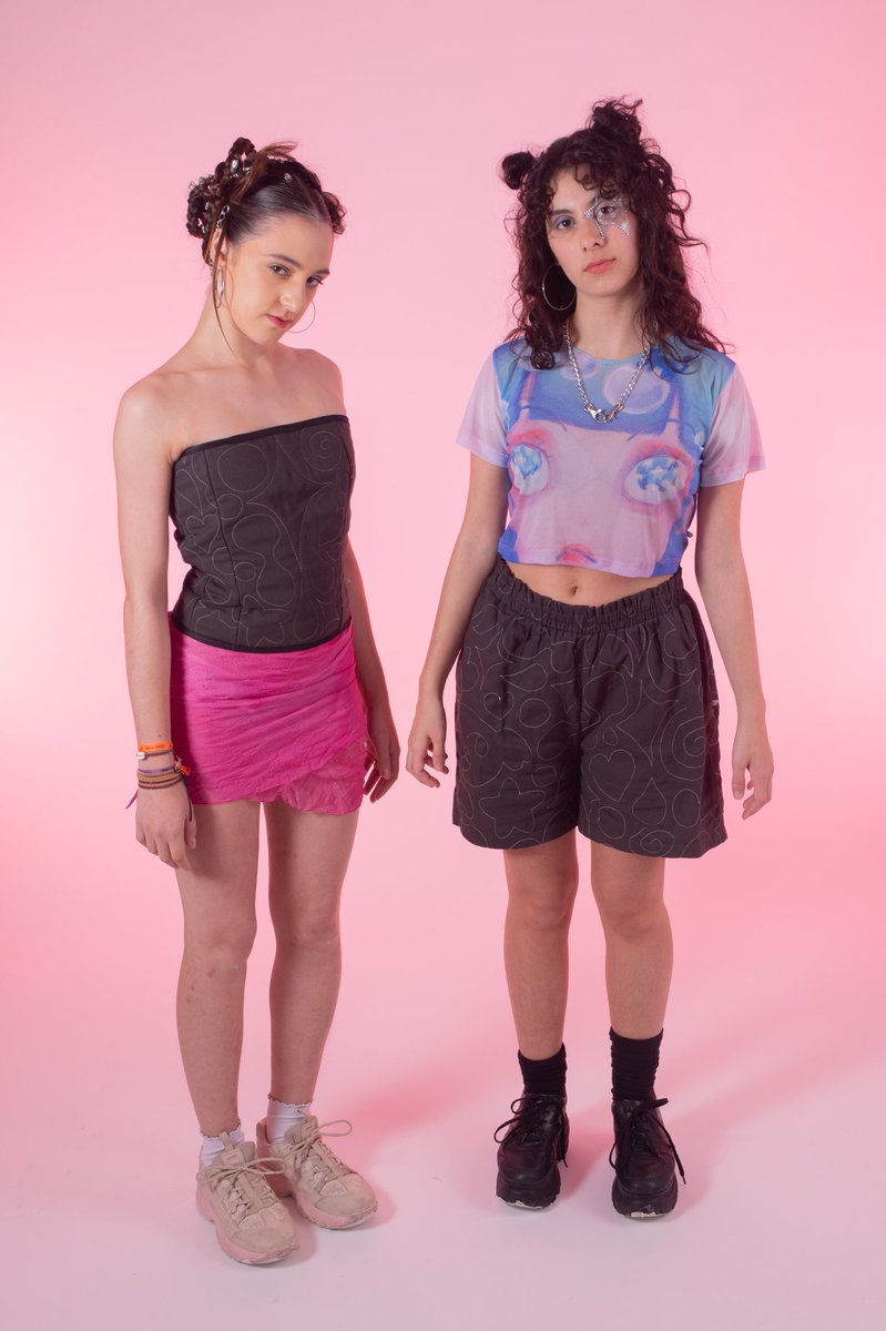 kindkuki's tweet photo. KINDKUKI 2nd Drop - SS2024 

Photography | LABFEMUFN
Fashion Design and Styling | Aninha Braun
Hair | Jairo Martins 
Makeup | Aninha Braun 
Models | Marcela Braun &amp; Rafa Farias
Editing | Lucca Sá &amp; Aninha Braun

｡⁠*ﾟ⁠+ compre pelo site ｡⁠*ﾟ⁠+
https://t.co/CpBz0dhNWR https://t.co/4z0UB0NgKg