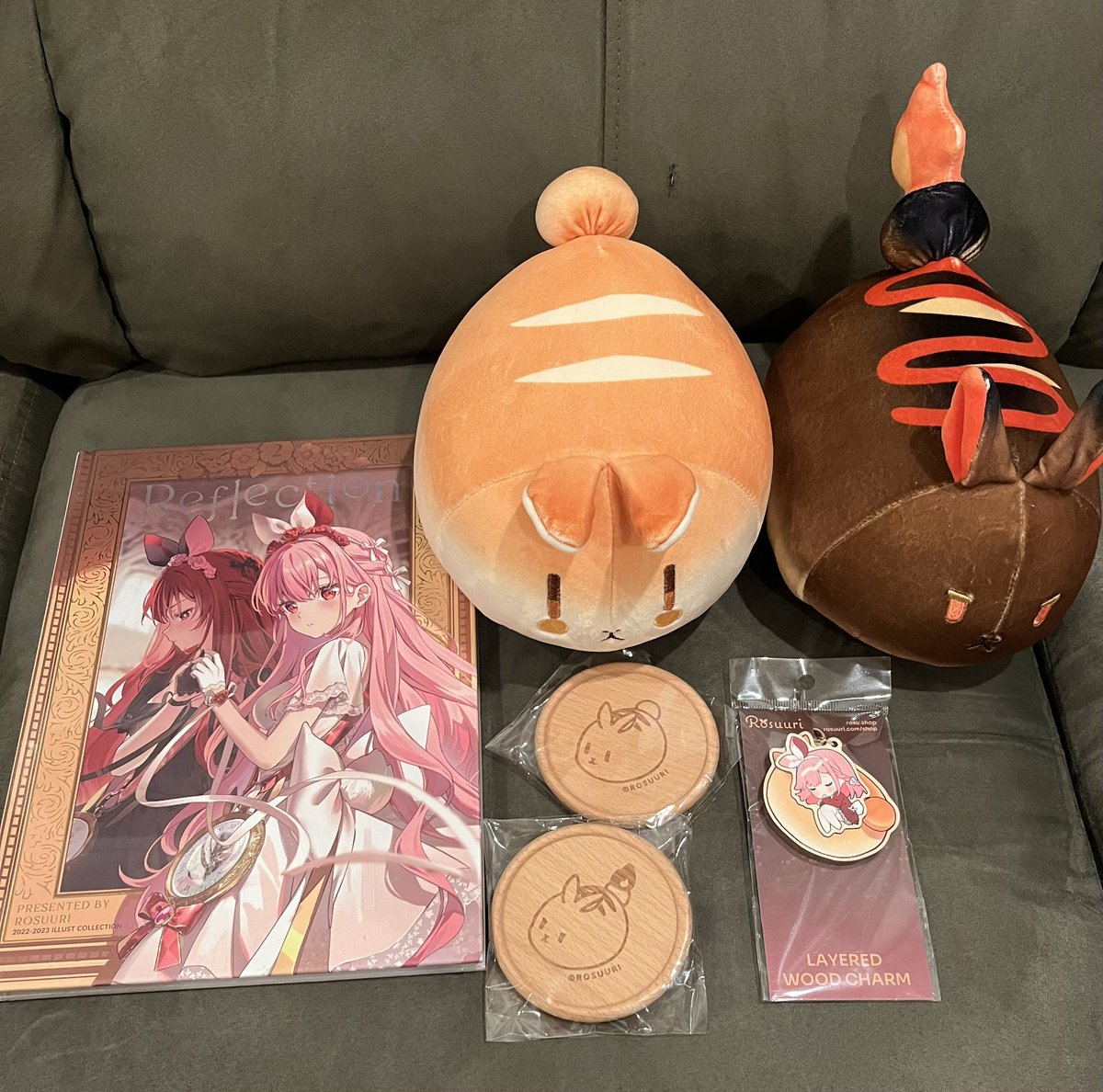 RenTaisei's tweet photo. My AX Rosubun got a burnt friend now! Looking forward to going through Reflection 2 😃

#rosumerch https://t.co/xMFWytI0st