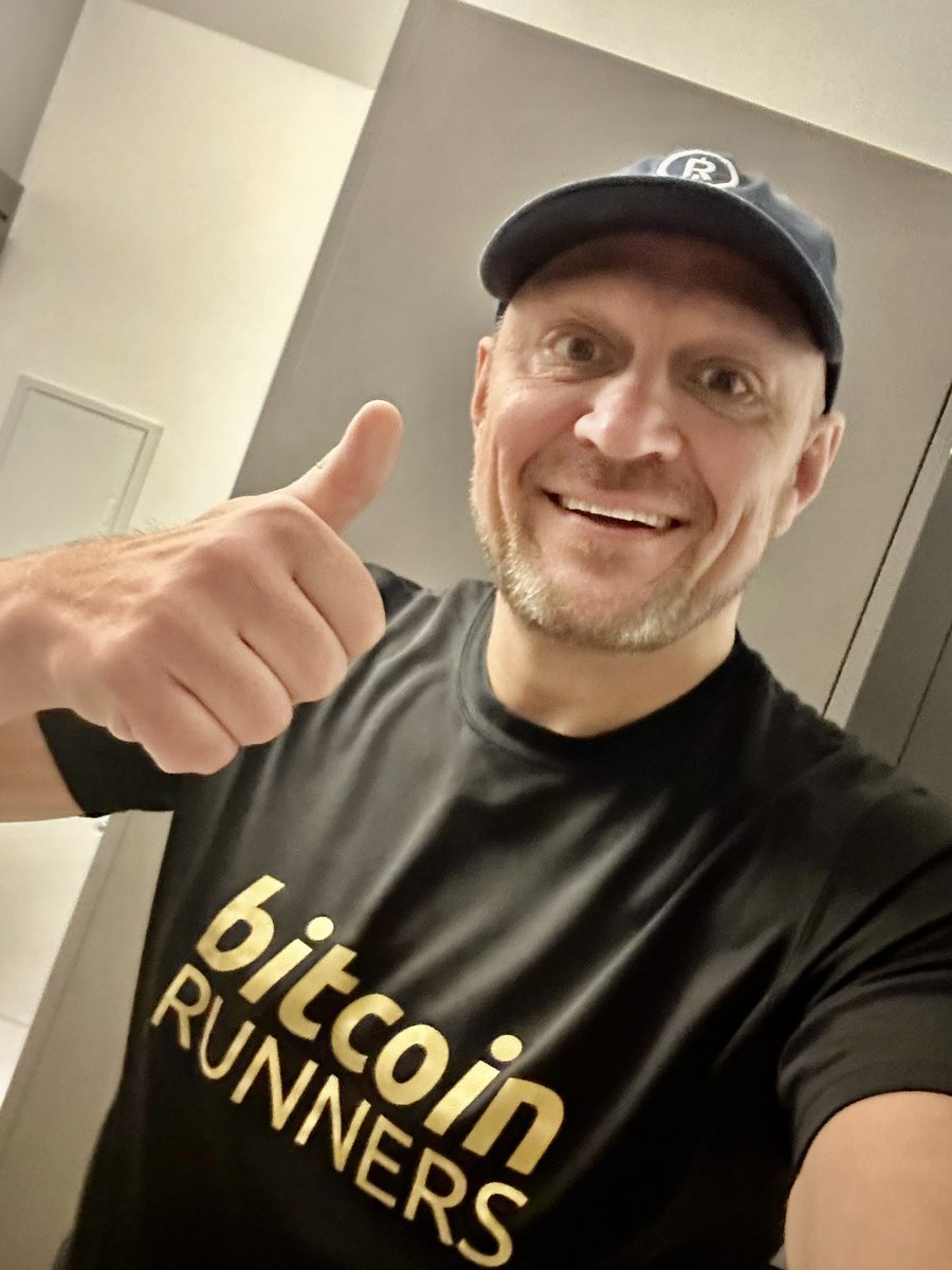 BitcoinSkiers's tweet image. Note to self: No beers the night before #RunForHal by @BitcoinRunners 🤣

Anyways, here we go 🏃‍♂️

#BitcoinSkiers #BitcoinRunners