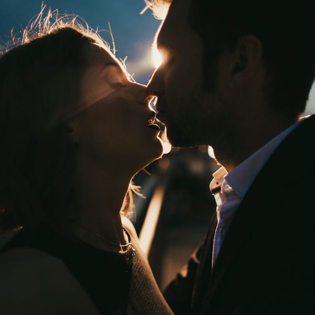 Cosi dovrebbe sempre essere:
"Quando ami qualcuno, lo ami così com'è e non come vorresti che fosse."
Leone Tolstoj
#ClassiciInCammino
#SalaLettura