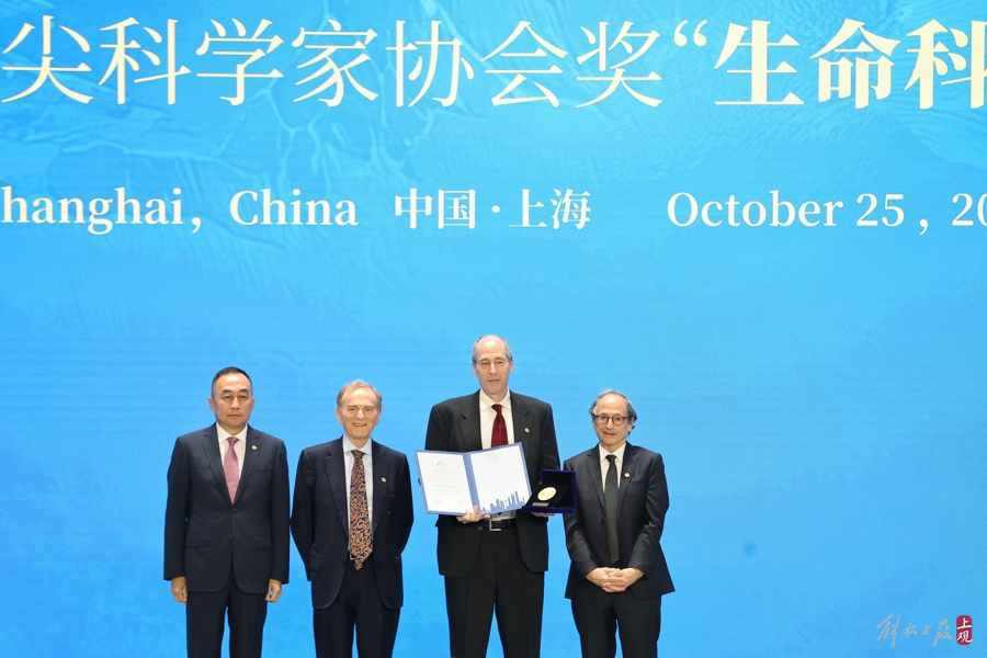 Today in Shanghai, the 2024 World Laureates Forum (#WLAForum) announced its prize winners! 

🥳Jon Kleinberg from Cornell University won this year's #WLAPrize in Computer Science or Mathematics, and Jeremy Nathans from Johns Hopkins University School of Medicine received the