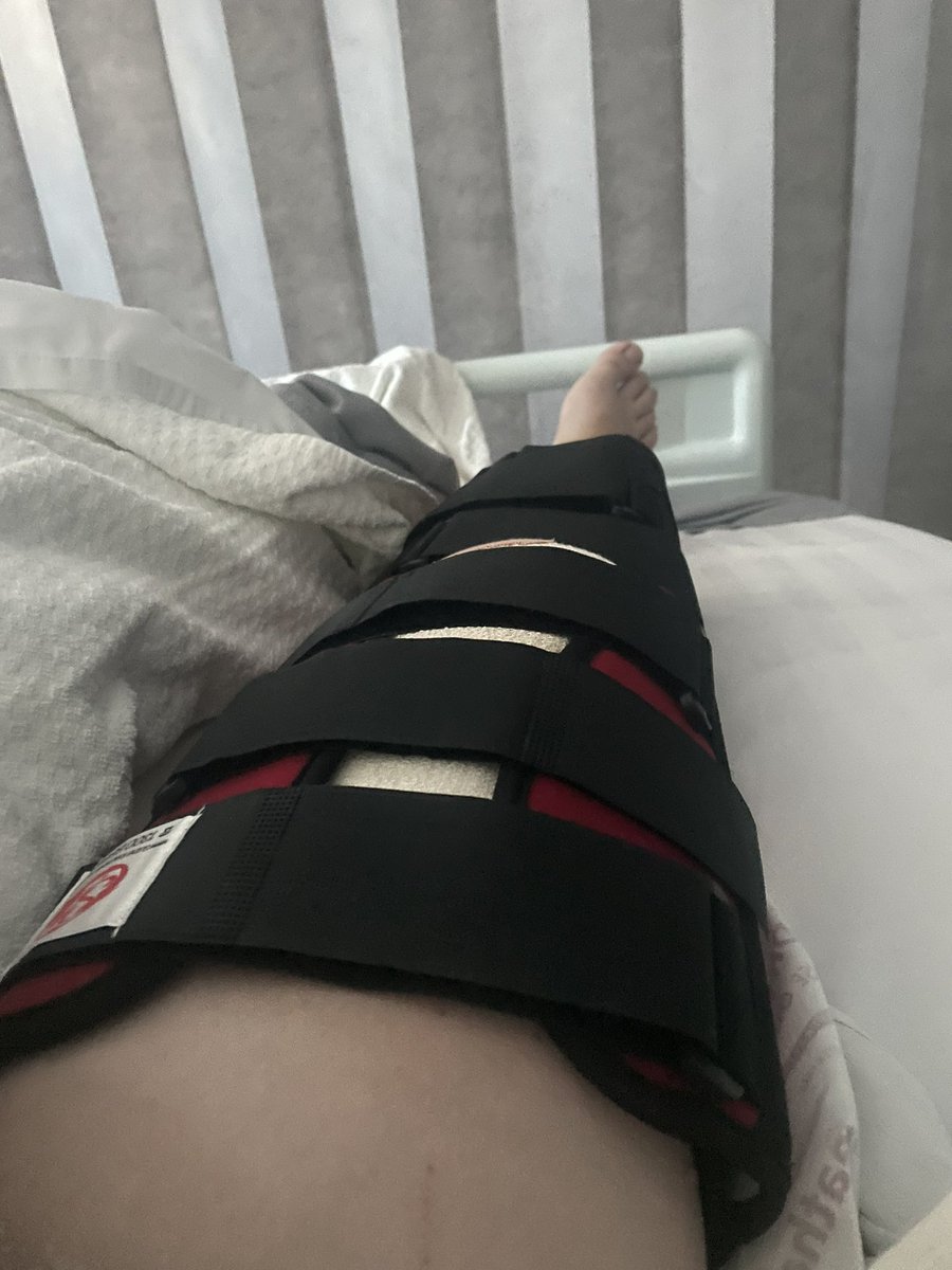 MarkRaceCalling's tweet photo. Unfortunately going to be a little break behind the binoculars courtesy of a bike fall gashing my knee badly .  Was very much looking forward to calling Gawler cup today too 🥴
Big thanks the SA callers for covering my meetings .  Good punting all 🤜 https://t.co/KBx1NAgYj2