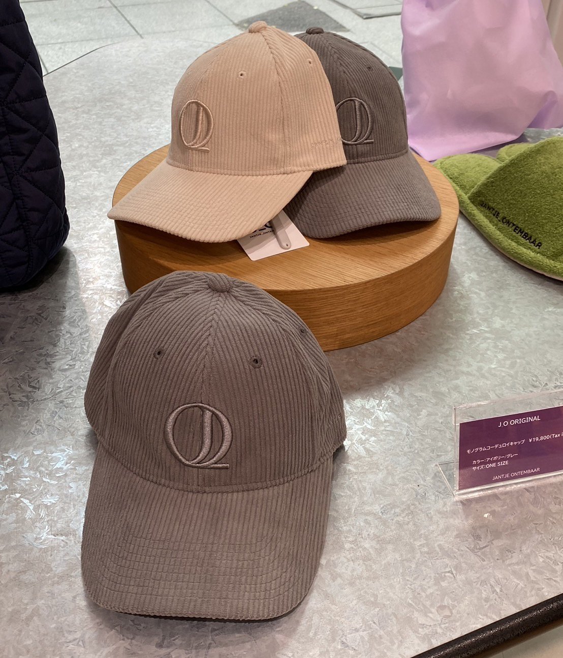 ヤンチェオンテンバール モノグラムコーデュロイキャップ