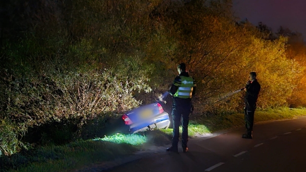 Auto Aangetroffen langs Oudedijk in Schagen, bestuurder gevlucht
