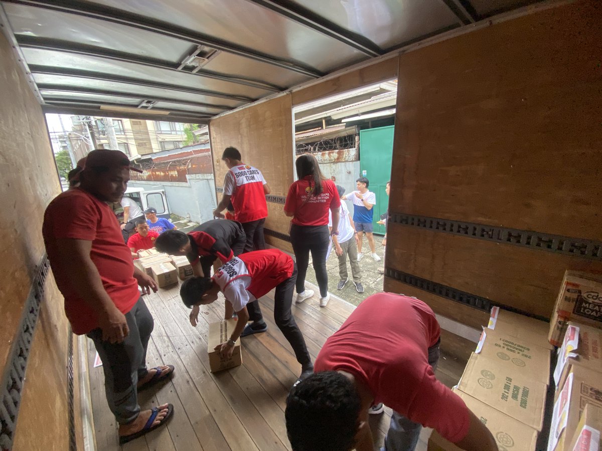 angatbuhay_ph's tweet photo. Nagpa-abot ng Php 275,000 worth of assorted groceries, 800 towels, at 800 bedsheets and Sogo Hotel para sa mga nasalanta ng #KristinePH. 

Maraming salamat po sa inyong suporta at pakikipagbayanihan! https://t.co/Vsg1O9qLx0