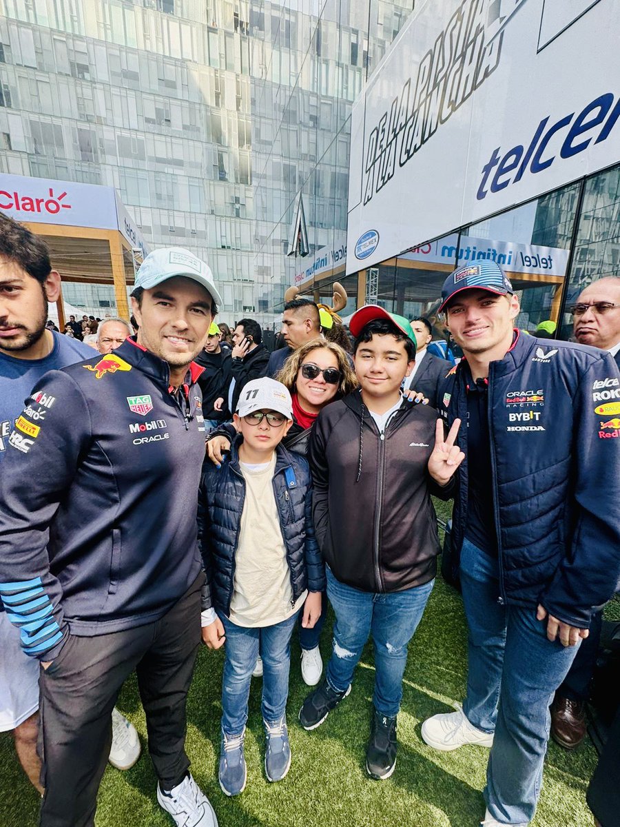 chito0's tweet photo. Solo falté yo…

@Max33Verstappen @SChecoPerez @redbullracing https://t.co/ZgTdhAWVJ5