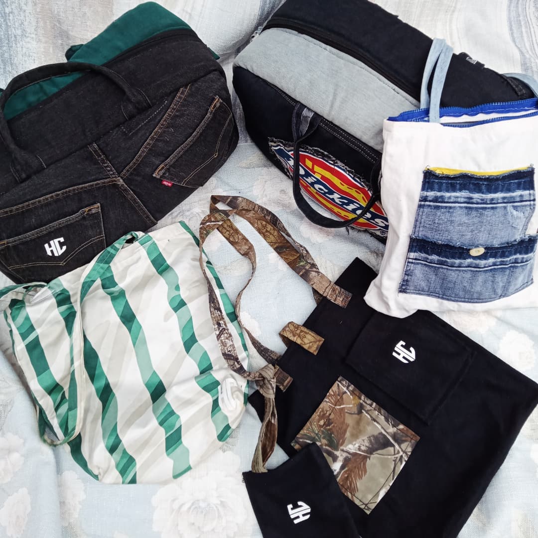 HerbertCarlos45's tweet photo. Upcycled denim bags. https://t.co/KVAzvYw0mp