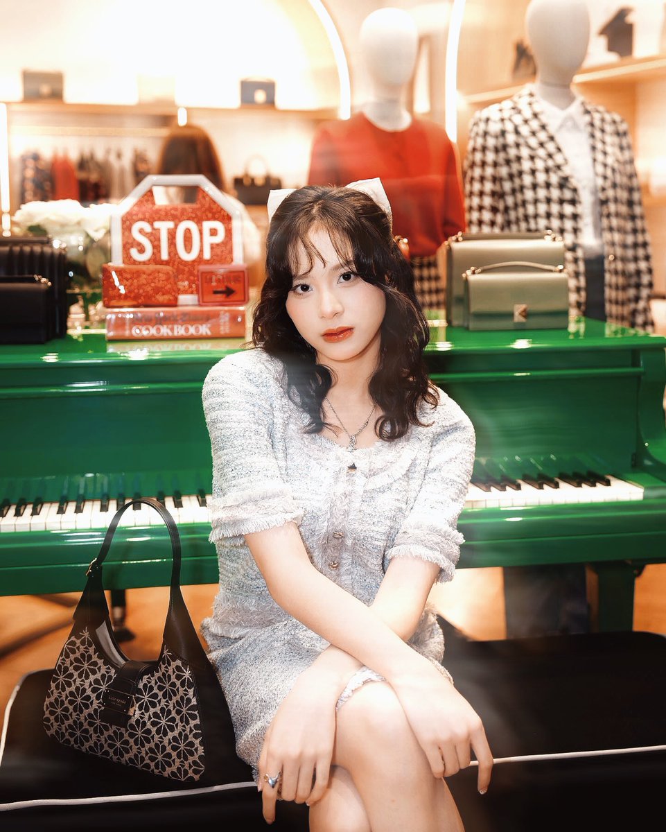 aboutMyoZhi's tweet photo. Zee Asadel🩶 https://t.co/9P44NcgjvN